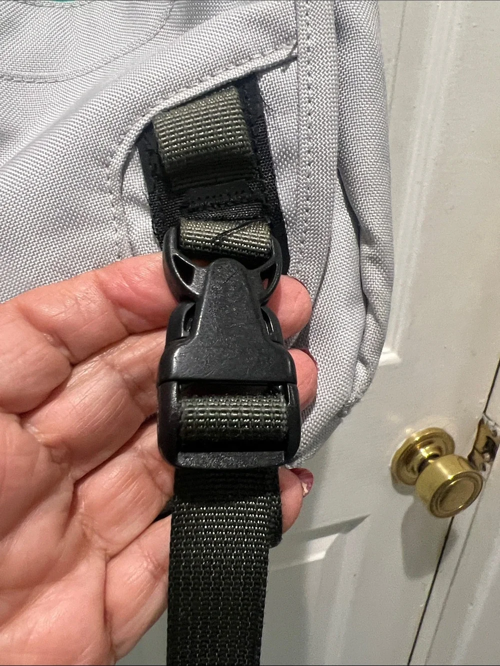 Patagonia Light Gray Messenger Bag with Teal Zipper